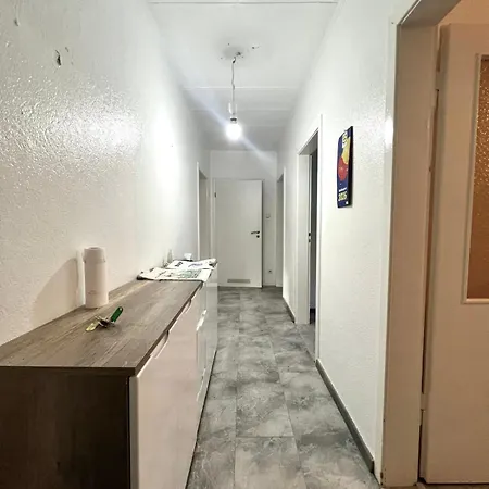 - Graphite Modern 3-room - Stylish Grey Interior - Spacious Terrace - Fully Equipped Kitchen - Wi-fi - Renovated 2024 - & Convenient Location - Free Parking - Near Bus & Airport - Duisburg