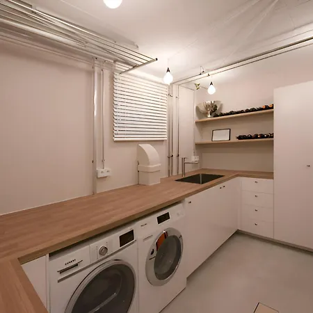 - Graphite Modern 3-room - Stylish Grey Interior - Spacious Terrace - Fully Equipped Kitchen - Wi-fi - Renovated 2024 - & Convenient Location - Free Parking - Near Bus & Airport - Daire