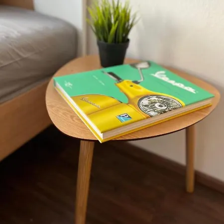 Daire - Graphite Modern 3-room - Stylish Grey Interior - Spacious Terrace - Fully Equipped Kitchen - Wi-fi - Renovated 2024 - & Convenient Location - Free Parking - Near Bus & Airport - Duisburg