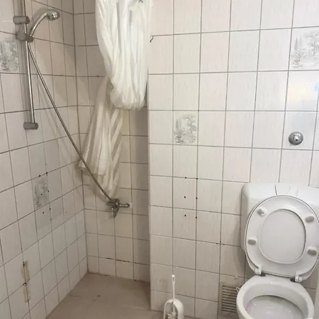 - Graphite Modern 3-room - Stylish Grey Interior - Spacious Terrace - Fully Equipped Kitchen - Wi-fi - Renovated 2024 - & Convenient Location - Free Parking - Near Bus & Airport - Daire *
