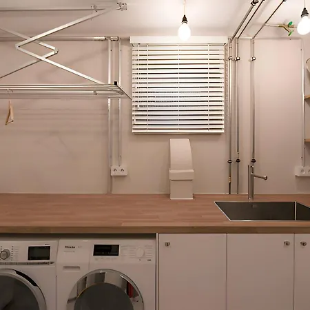 Daire - Graphite Modern 3-room - Stylish Grey Interior - Spacious Terrace - Fully Equipped Kitchen - Wi-fi - Renovated 2024 - & Convenient Location - Free Parking - Near Bus & Airport - Duisburg