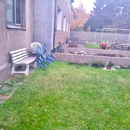 - Graphite Modern 3-room - Stylish Grey Interior - Spacious Terrace - Fully Equipped Kitchen - Wi-fi - Renovated 2024 - & Convenient Location - Free Parking - Near Bus & Airport - Daire Duisburg